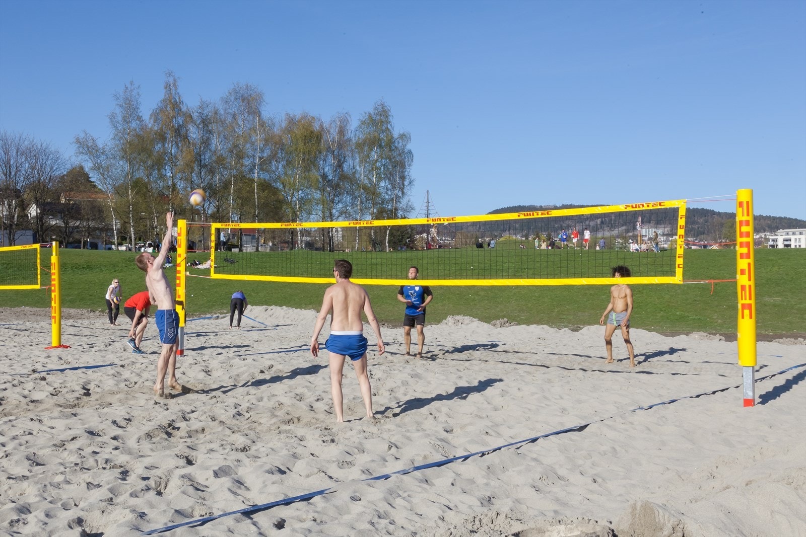 Gangavstand til svømmehall hos Domus Atletica og Voldsløkka med fotball-, volleyball- og skøytebaner. Nærmeste treningssenter er Elixia på Ullevål stadion. Galleribilde