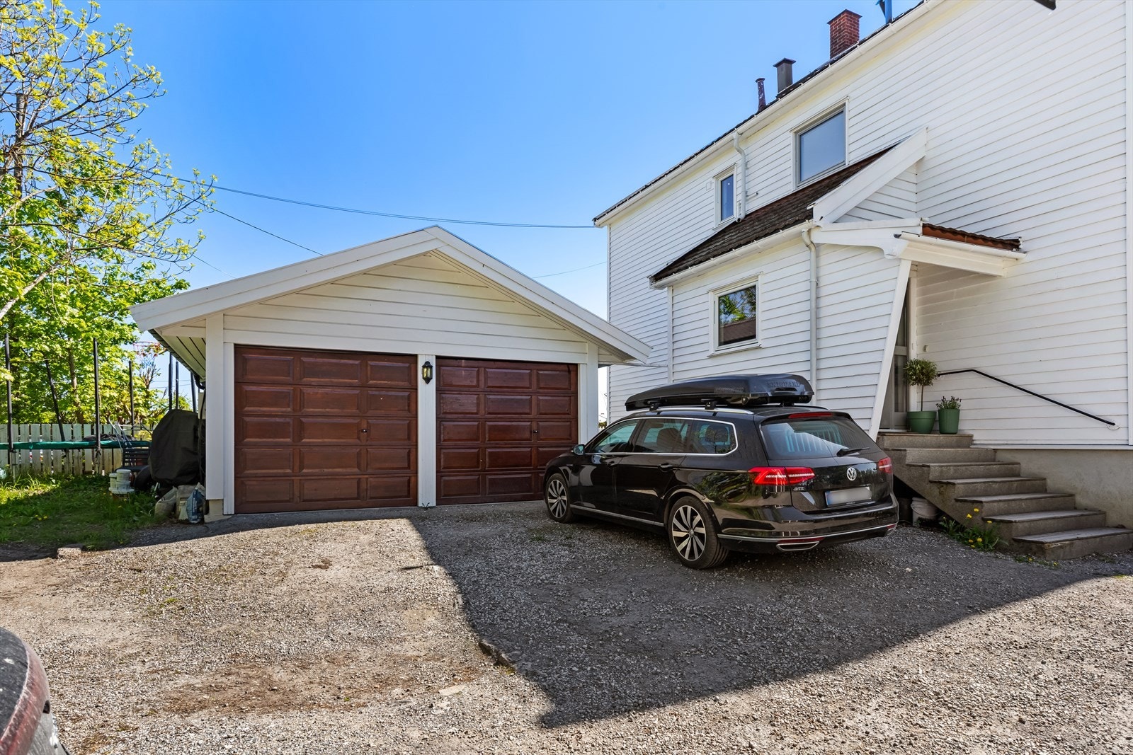 Det følger med én garasjeplass og én biloppstillingsplass med elbillader. Galleribilde