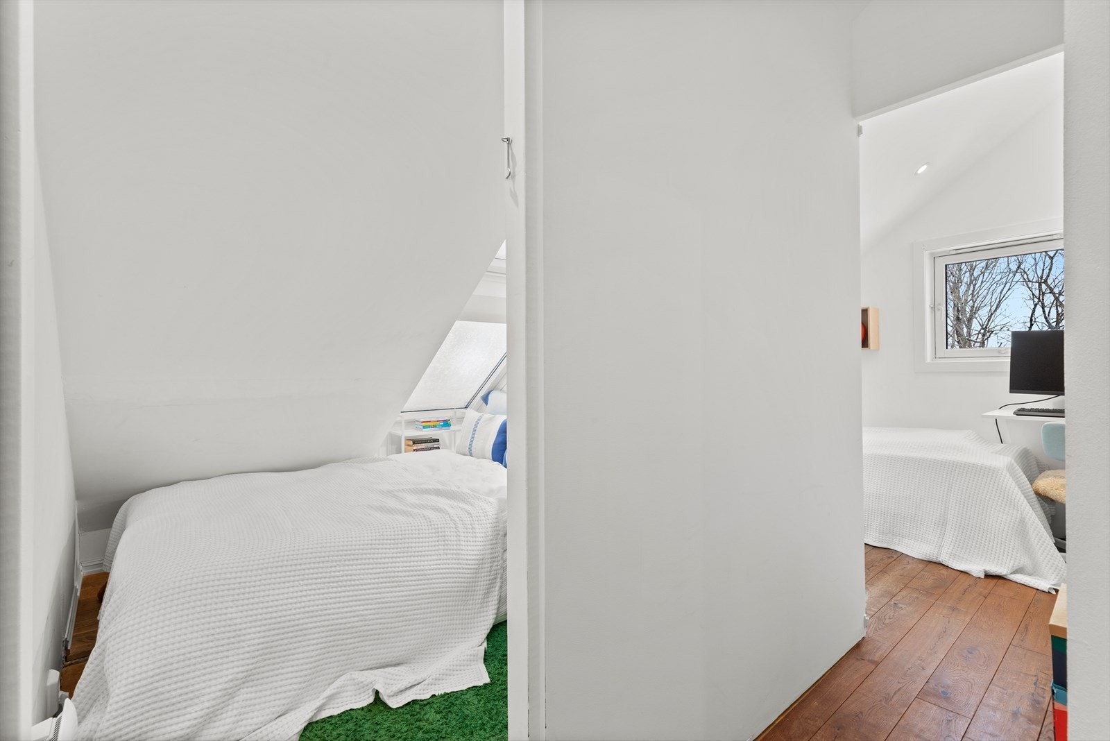 Loftet ble ombygget i 2025 hvor det ble delt av til flere rom, dette kan eventuelt med relativt enkle grep tilbakeføres. Galleribilde