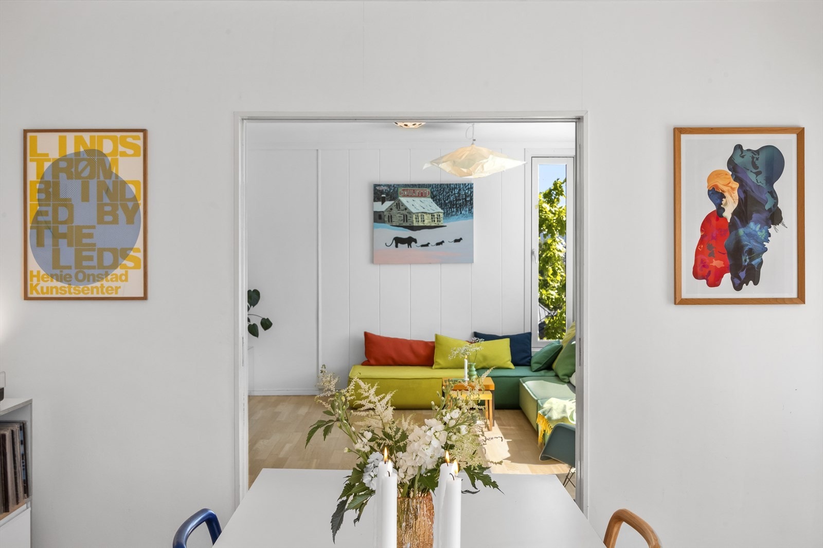 Skyvedører gjør det enkelt og åpne opp eller dele av stuene. Galleribilde