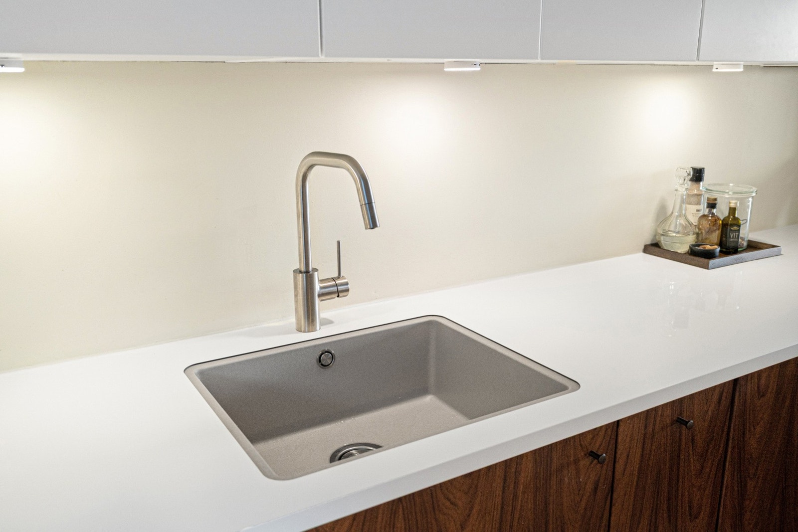 Her er det ellers bra med både skap- og benkeplass. Galleribilde