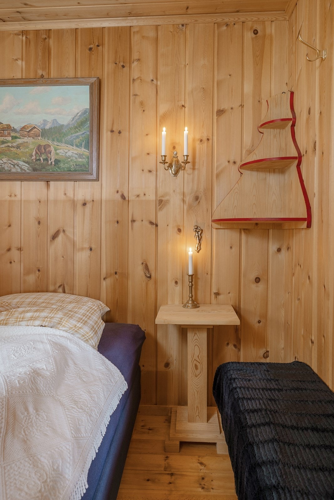 Hytta har 3 soverom, derav 2 med god plass og et litt mindre Galleribilde