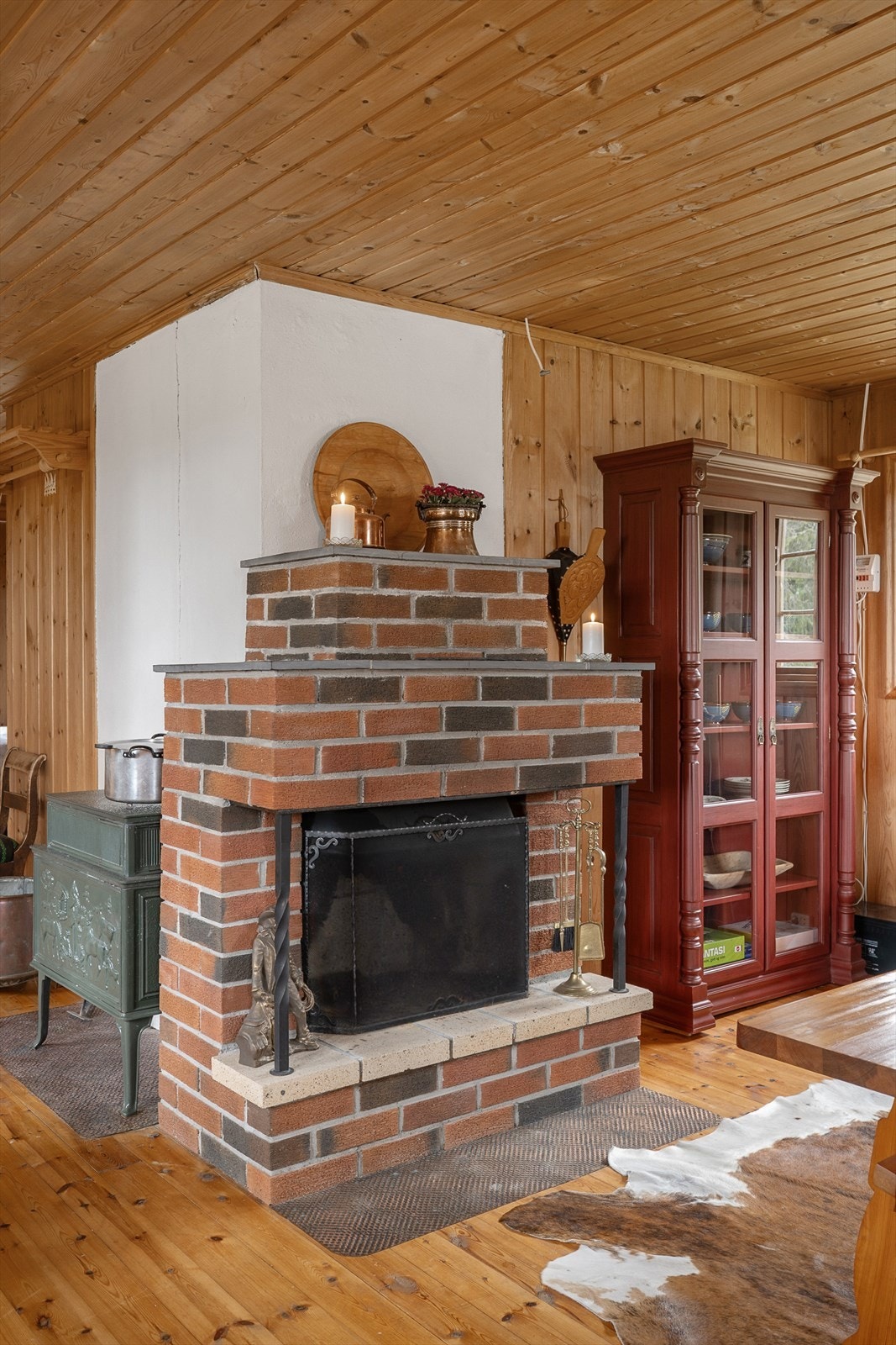 Koselig og robust peis som varmer på kalde vinterkvelder Galleribilde