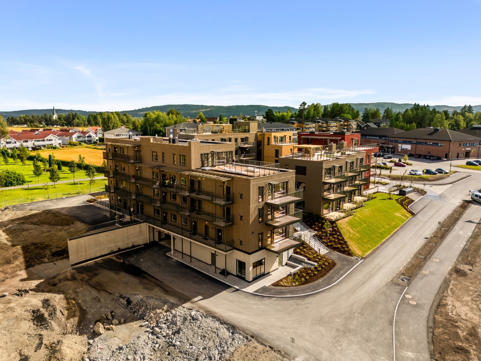 Leiligheten ligger i nyoppførte Sentrumshagen på Aursmoen i Aurskog. Et moderne boligkompleks med 2 min. gange til kjøpesenter. Galleribilde