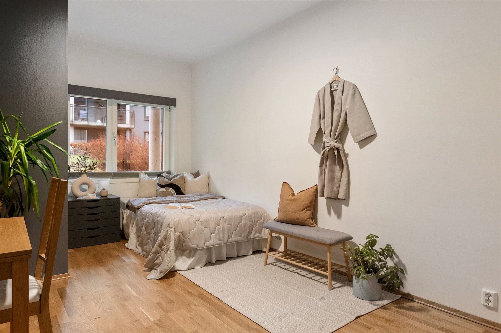 Boligens andre soverom. Romslig- perfekt til gjester eller som kontor! Galleribilde