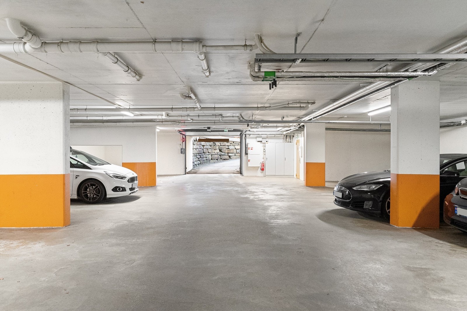 Fast garasjeplass i fellesgarasjen. Galleribilde