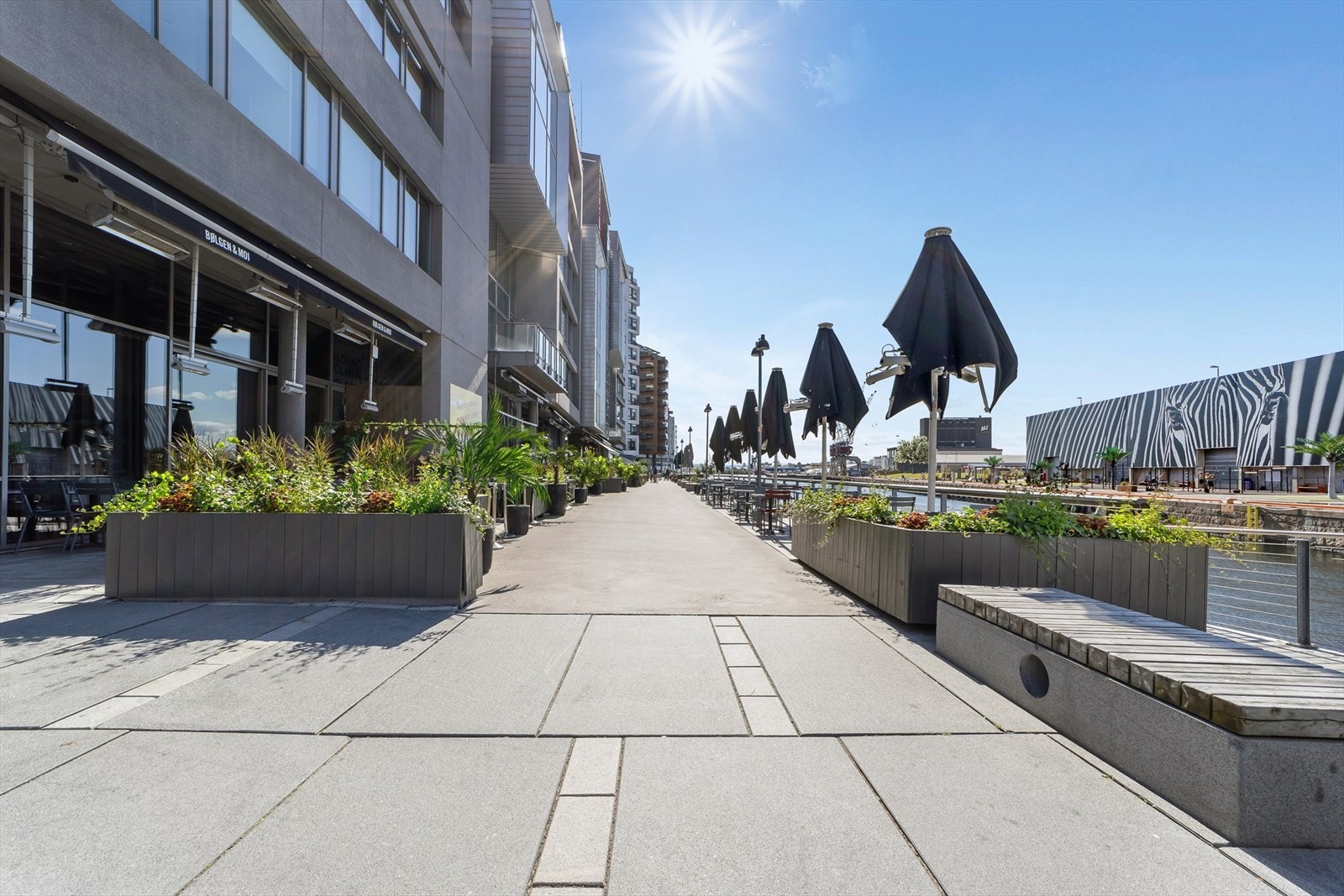 Langs Havnepromenaden kan du spasere fra Tjuvholmen helt til Bjørvika. Galleribilde
