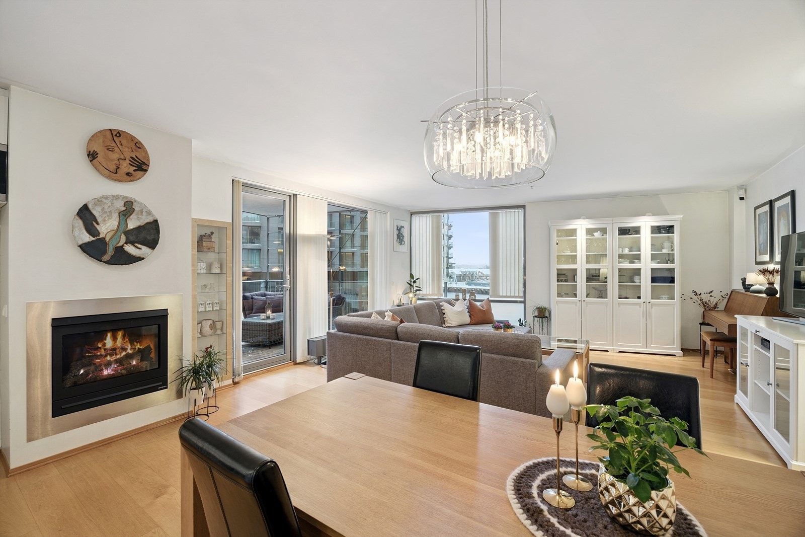 Leiligheten er utstyrt med vannbåren radiatorvarme for jevn og behagelig temperatur. Galleribilde