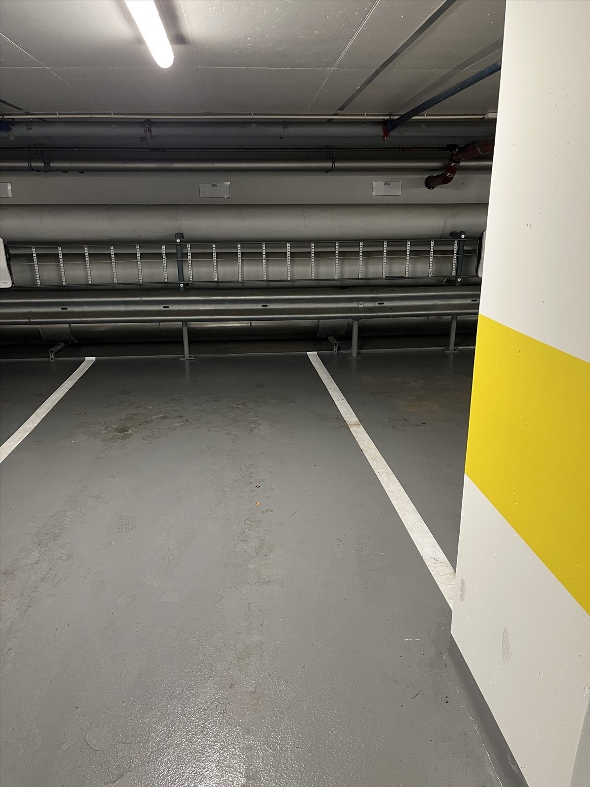 Det medfølger biloppstillingsplass i felles, oppvarmet garasjeanlegg. Galleribilde