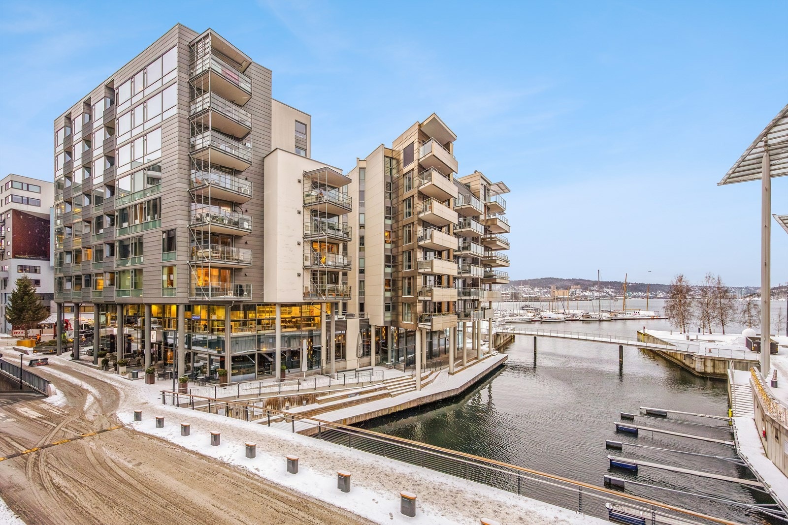 Beliggenheten i hjertet av Tjuvholmen gir umiddelbar nærhet til sjøen og kanalen. Galleribilde