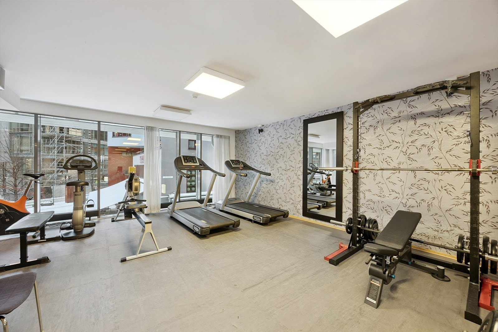 Leiligheten er tilknyttet Tjuvholmen Servicesameie og har tilgang til et eget, velutstyrt treningsrom i bygget. Galleribilde