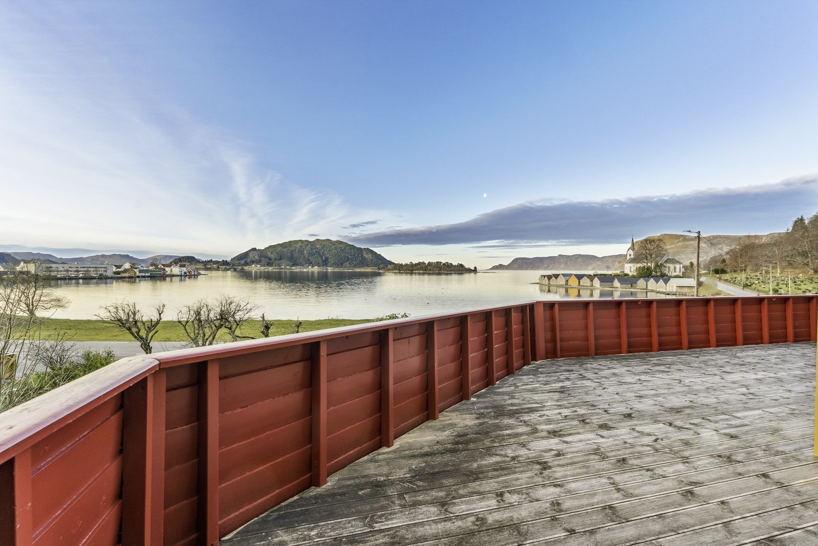 Terrasse med nydelig utsikt mot Seljesanden Galleribilde