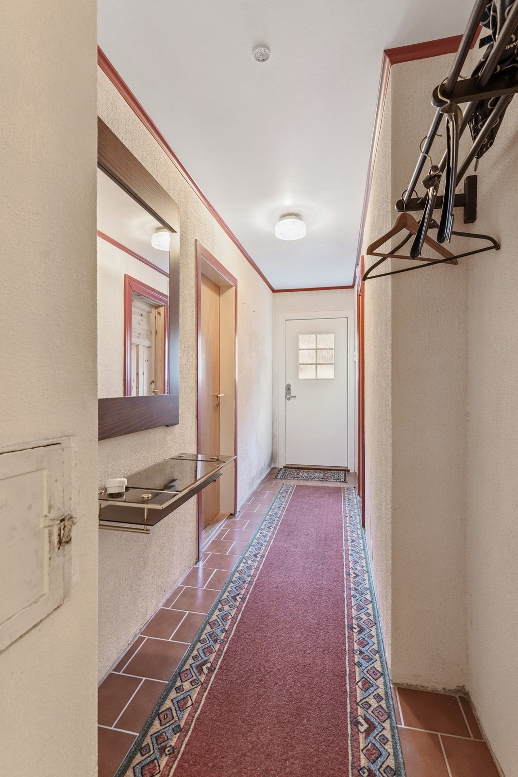 Adkomst til underetasjen via innvendig trapp eller via egen inngang fra gårdsplass Galleribilde