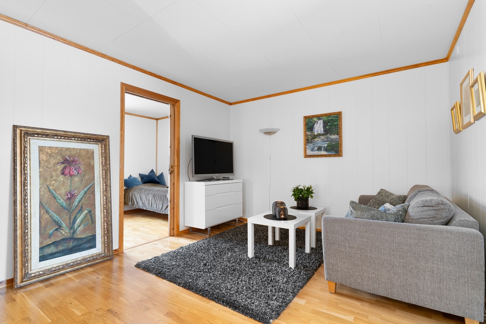 Loftstuen, med plass til egen sofa og TV-stue. Galleribilde