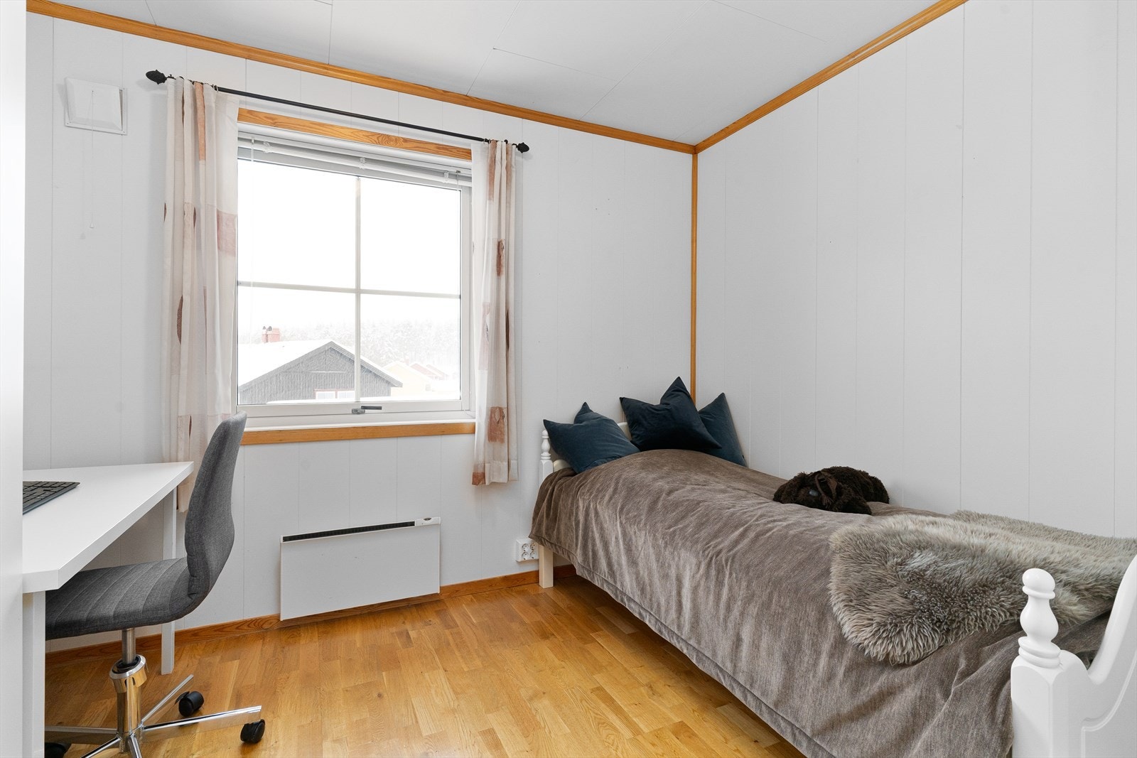 Soverom 3. Rommet fungerer som kombinert soverom og kontor. Galleribilde