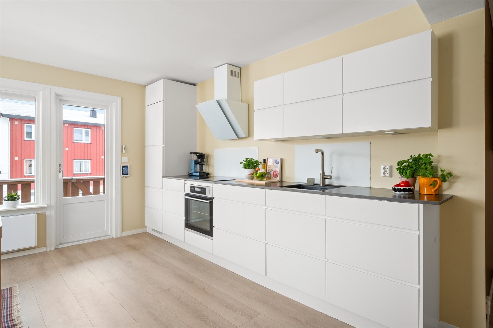 Alle hvitevarene er integrerte og følger med. Galleribilde