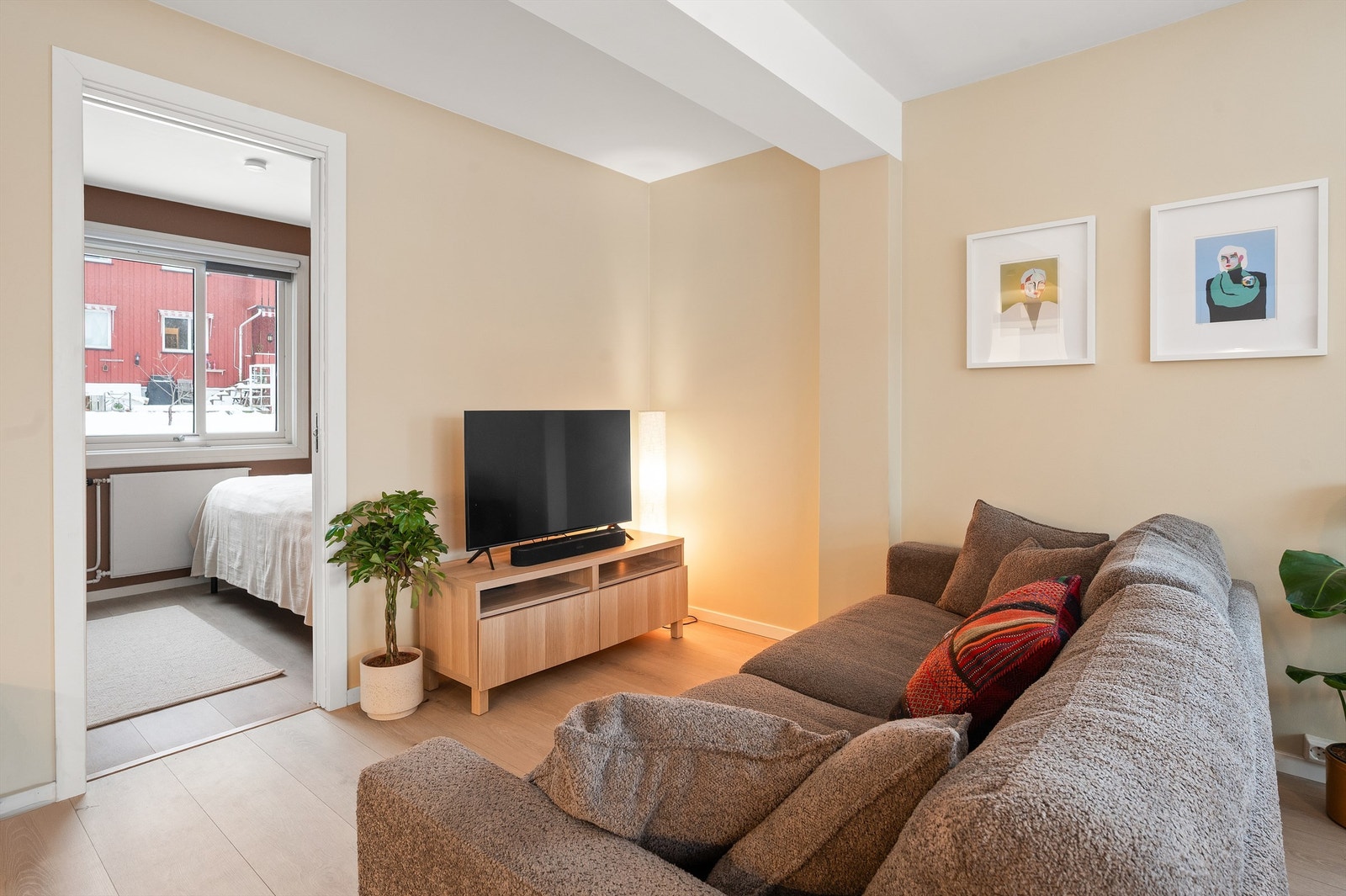 Hyggelig krok i stuen for tv-seksjon. Galleribilde