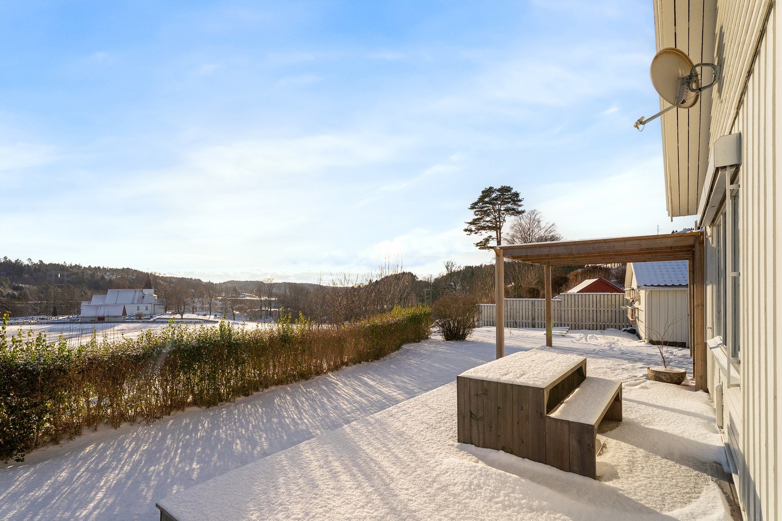 Uteområdet gir flere soner til sosiale sammenkomster og gode solforhold Galleribilde