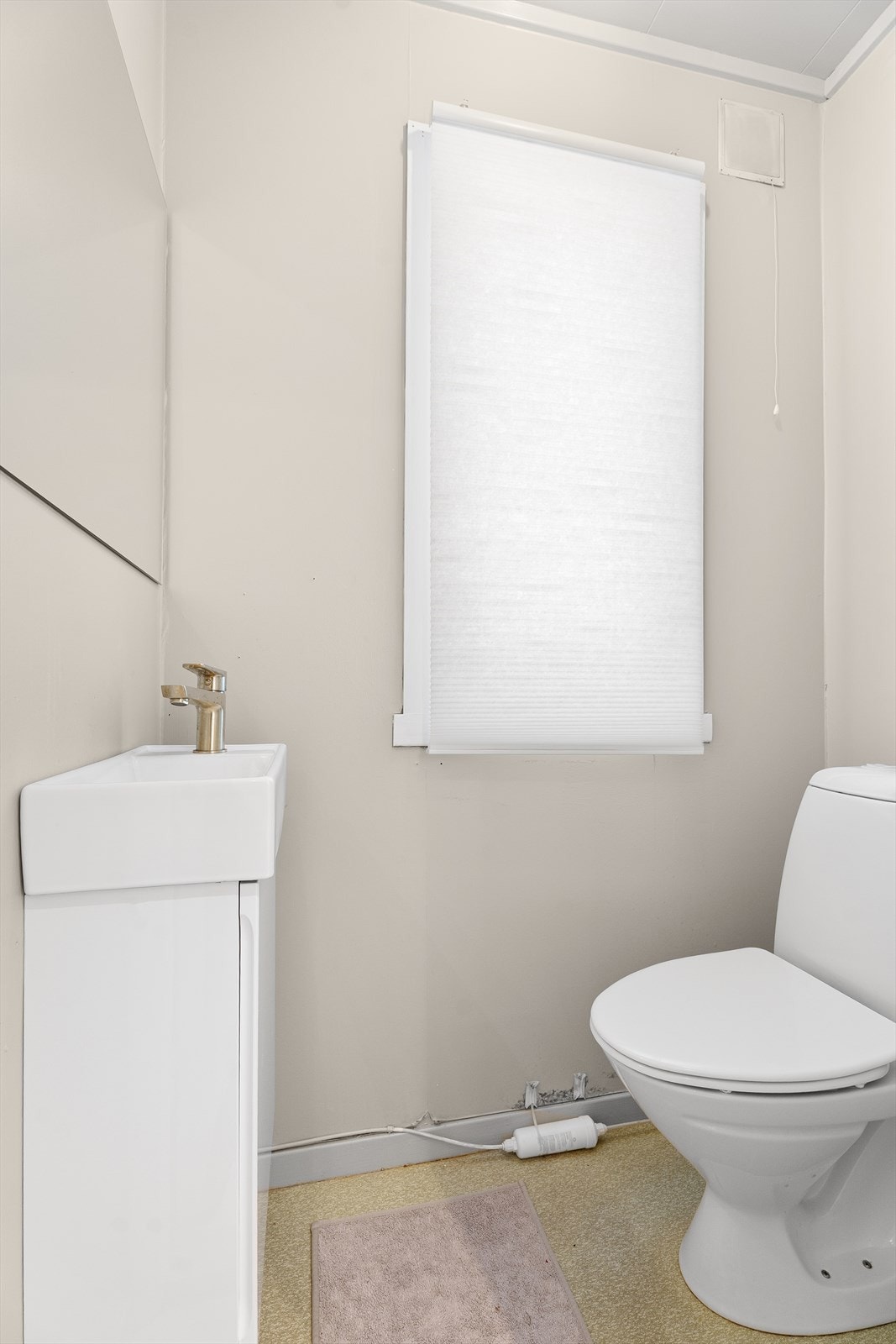 Praktisk gjestetoalett i første etasje Galleribilde