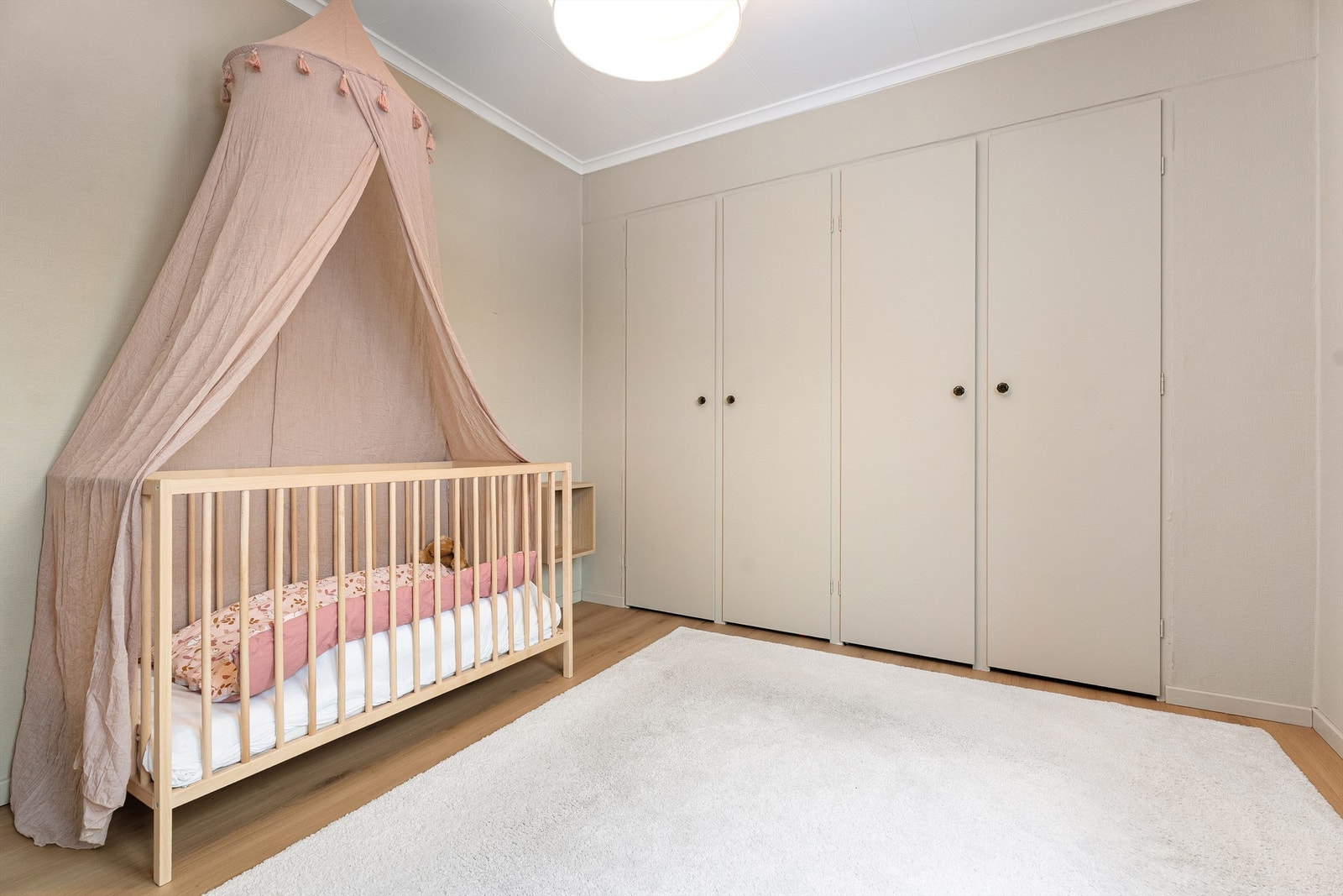 Soverom 2 - godt med innebygd skapplass Galleribilde