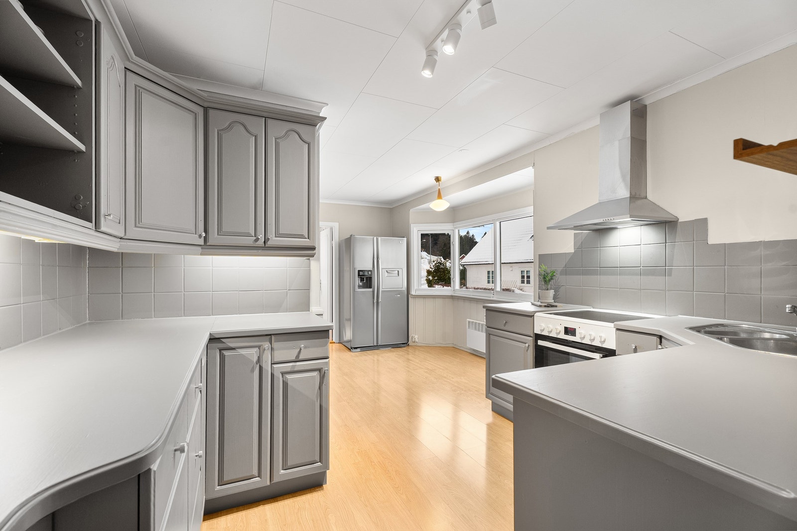 Godt med skap og benkeplass Galleribilde