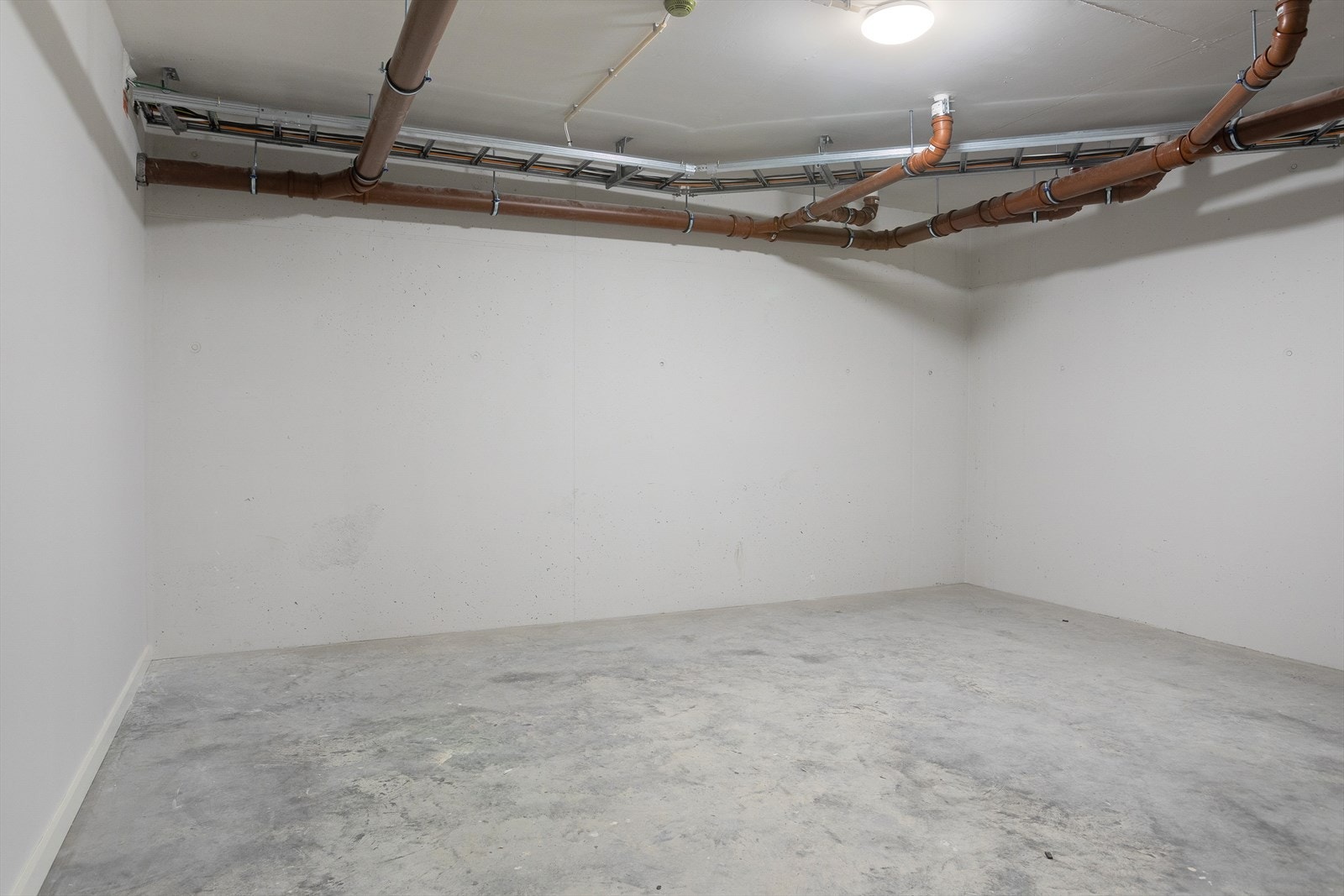 Romslig sportbod med god størrelse. Boden som tilhører leiligheten er på 21,4 kvm. Galleribilde