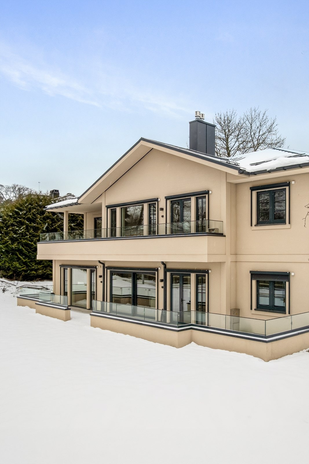 Det monteres Zip-screens på stue- og soveromsvinduer mot sydøst og sydvest. Galleribilde