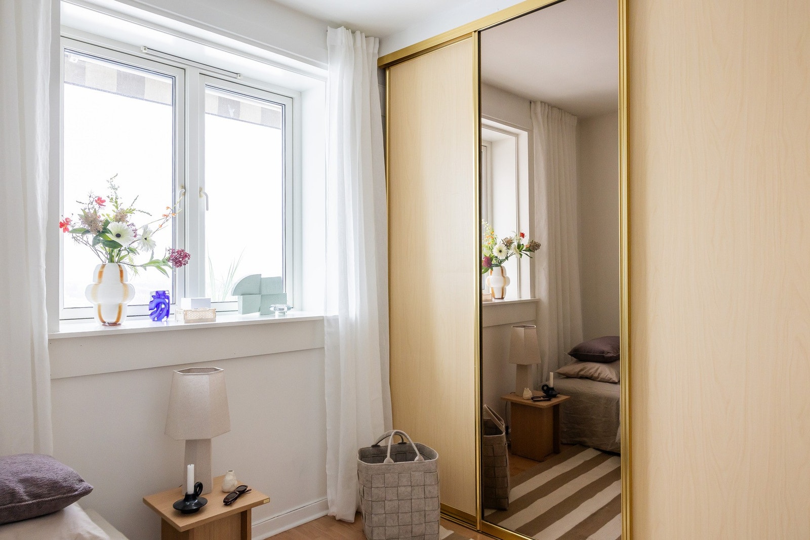 Soverommet har også skyvedørsgarderobe. Galleribilde