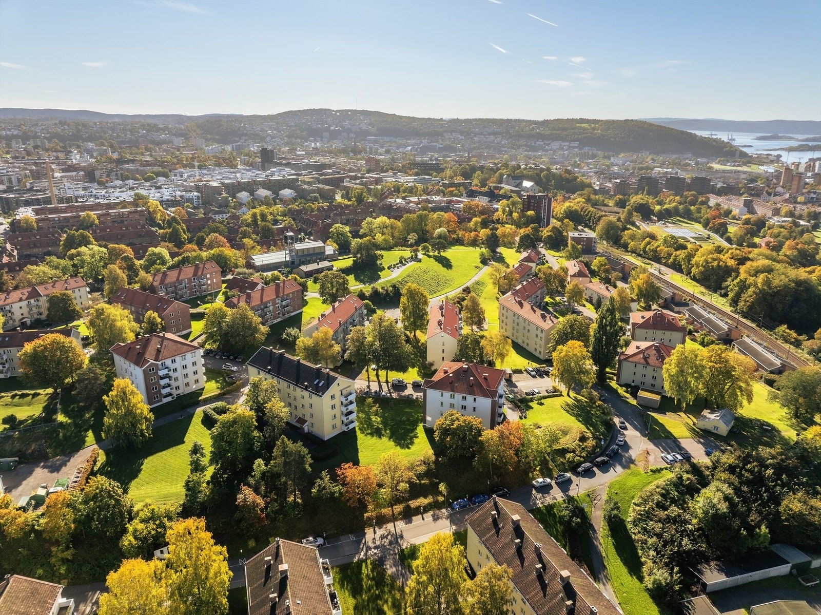 Grøntareal slynger seg rundt blokkene og Hasleparken er 10 dekar med grøntareal tilgjengelig. Galleribilde