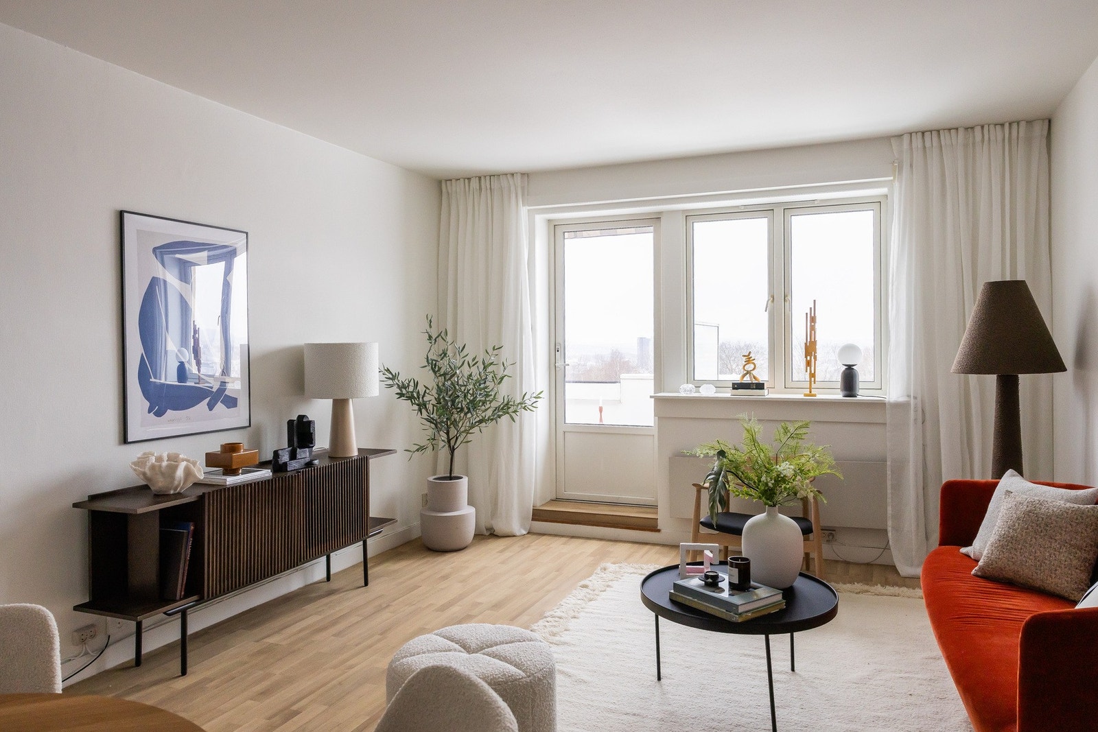 Her har du vidstrakt utsikt både fra stue og balkong. Galleribilde