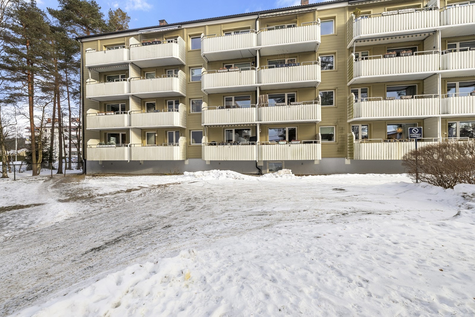 Beliggenheten på Oppsaltoppen gir deg umiddelbar nærhet til Østmarka, med naturen som nærmeste nabo. Galleribilde