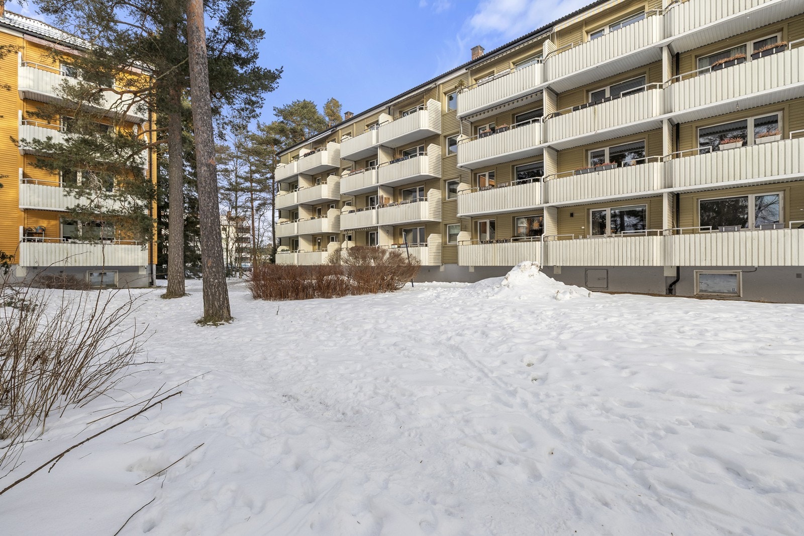 Området er veletablert og familievennlig, med trygg skolevei til Oppsal skole. Galleribilde