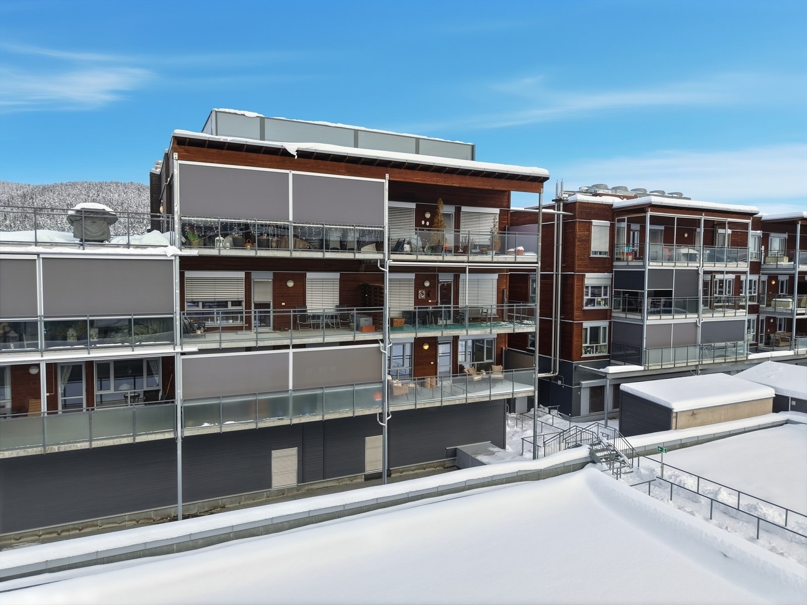 Leiligheten har en attraktive beliggenhet på toppen av Berjasenteret (3. etg) midt i Kongsberg sentrum. Galleribilde