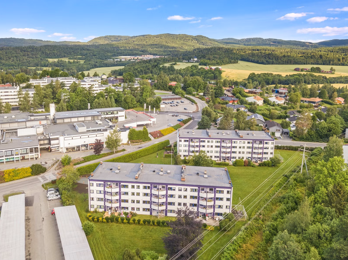 Leiligheten har en attraktiv og sentral beliggenhet på Østerås - et populært og barnevennlig boligområde i Bærum. Galleribilde