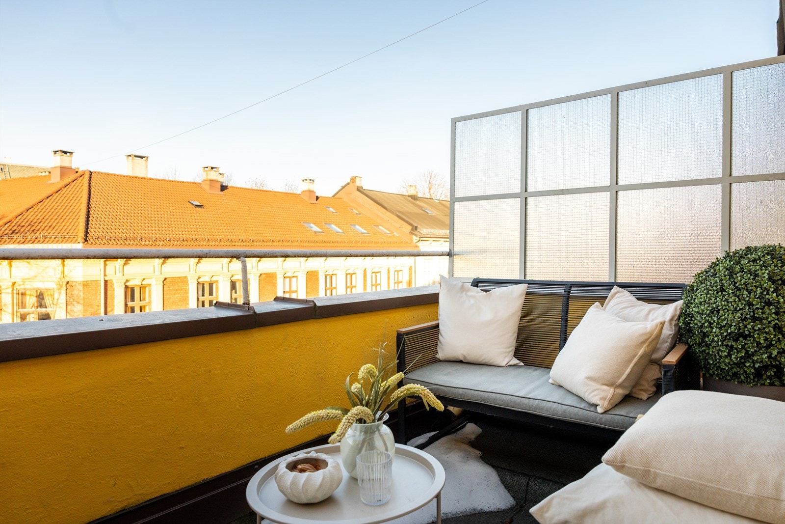 - God plass til utemøblement og grill - Galleribilde