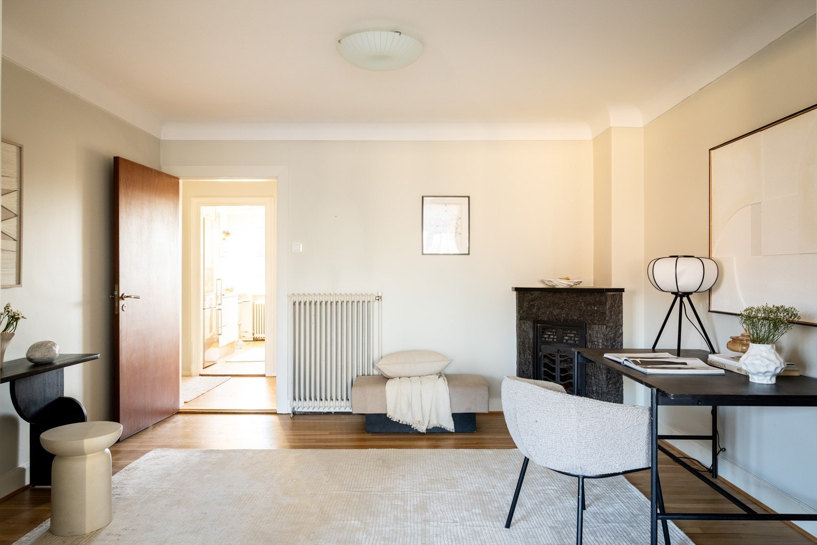 - Hyggelig spisestue med plass til langstrakt spisebord - Galleribilde