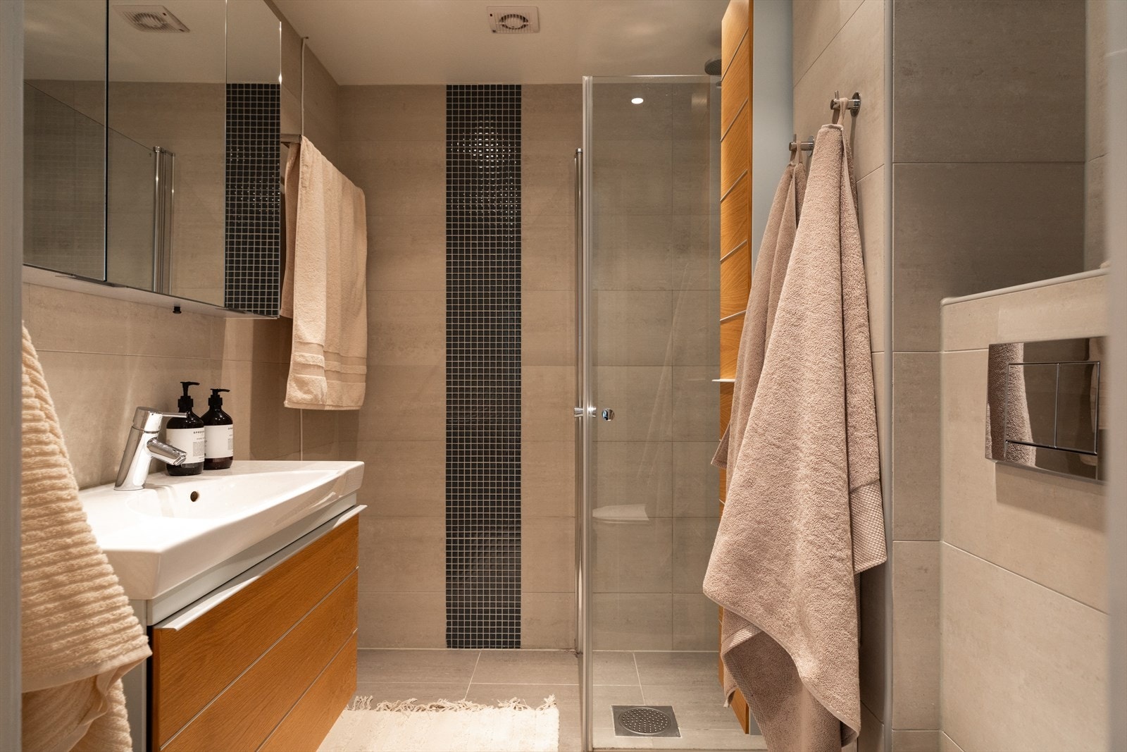 - Flislagt baderom fra 2011 med varme i gulvet og opplegg for vaskemaskin - Galleribilde