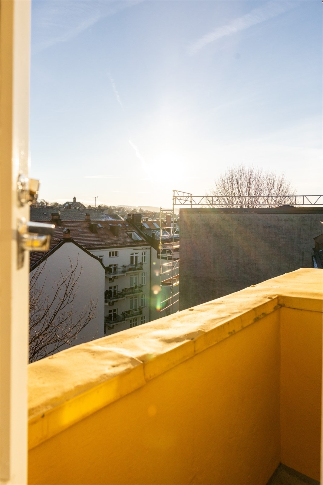 - Østvendt balkong på ca. 1 kvm - Galleribilde