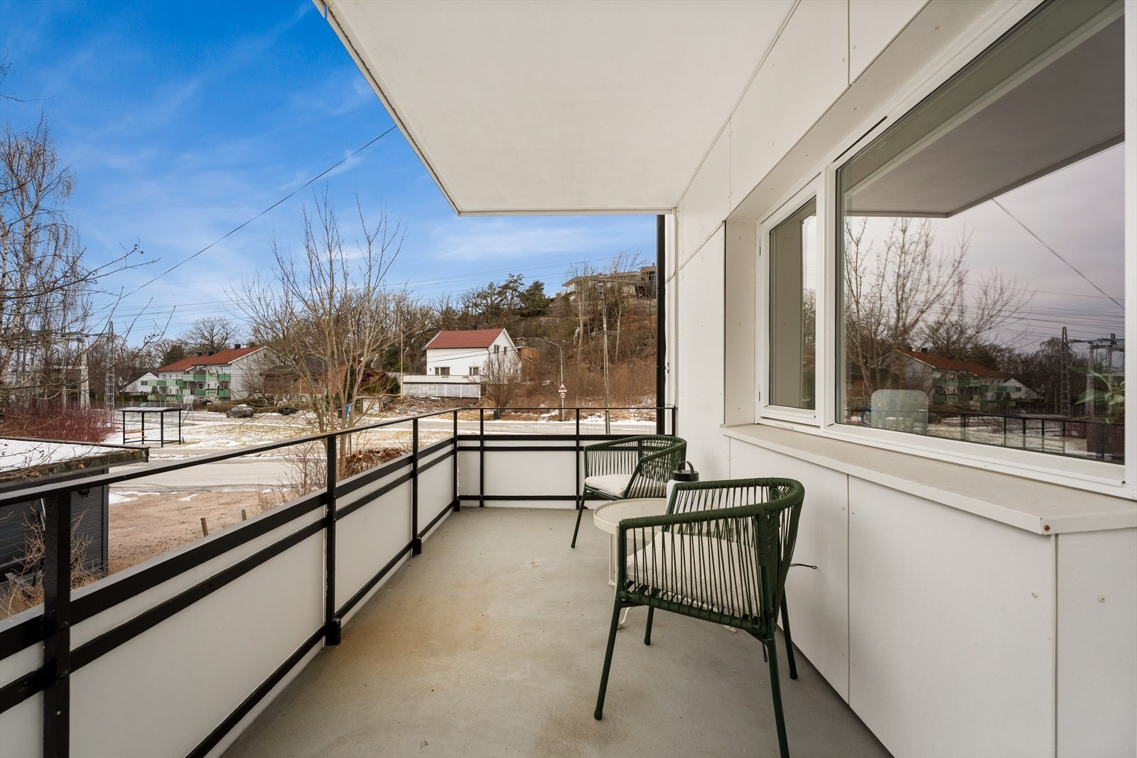 Balkongen er sørvendt og har suverene solforhold. Galleribilde