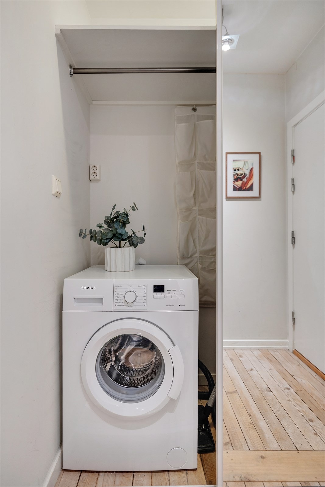 Opplegg for vaskemaskin i entré. Galleribilde