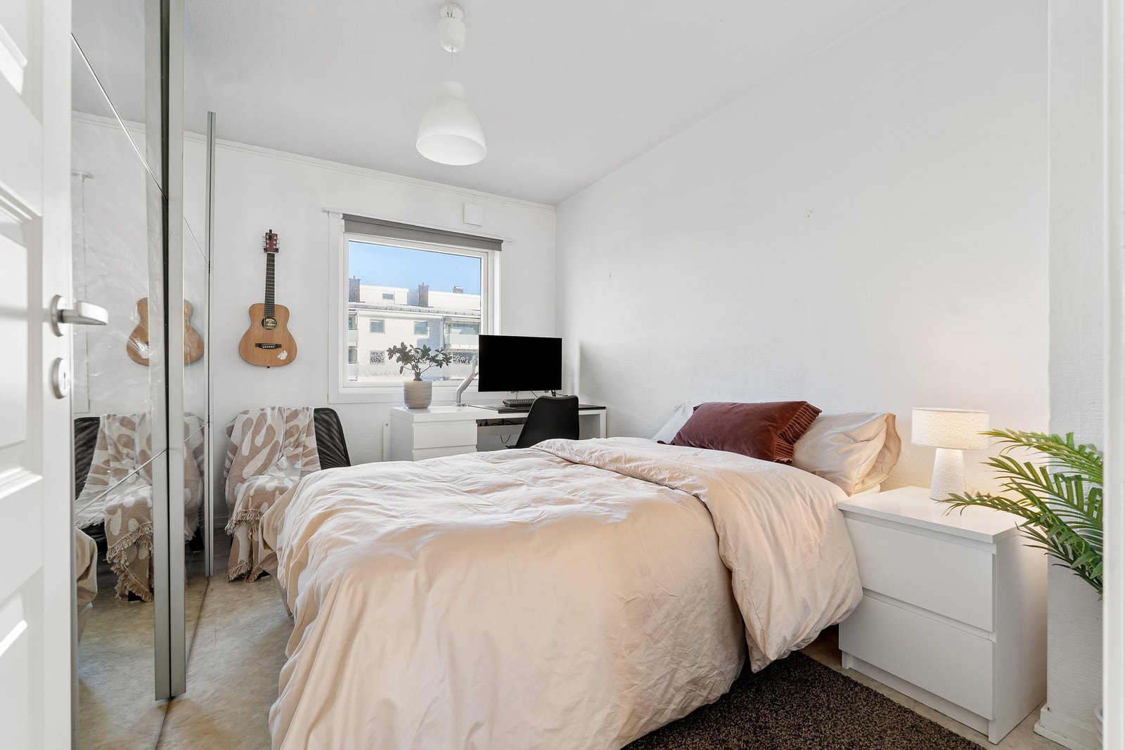 Romslig soverom på hele 11,1 kvm Galleribilde