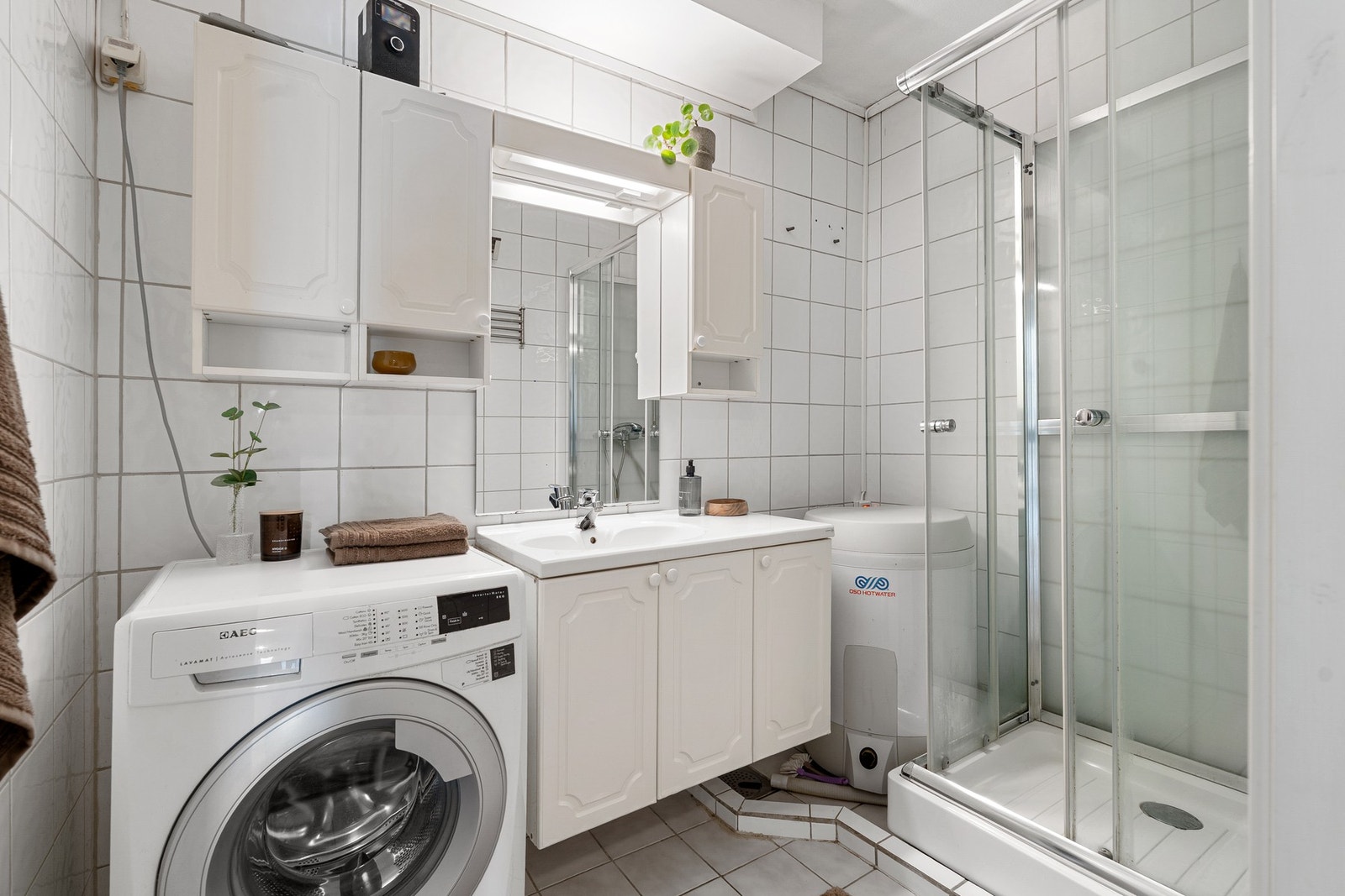 Lyst flislagt bad Galleribilde