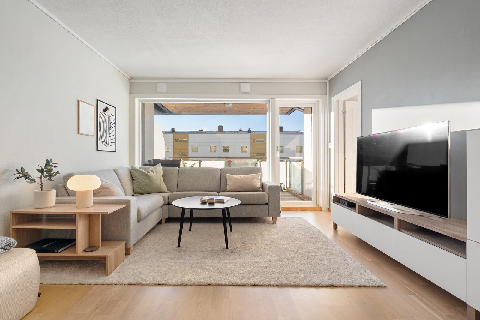 Velkommen til Njords veg 28 A, presentert av Johannes Tømmerås! Galleribilde