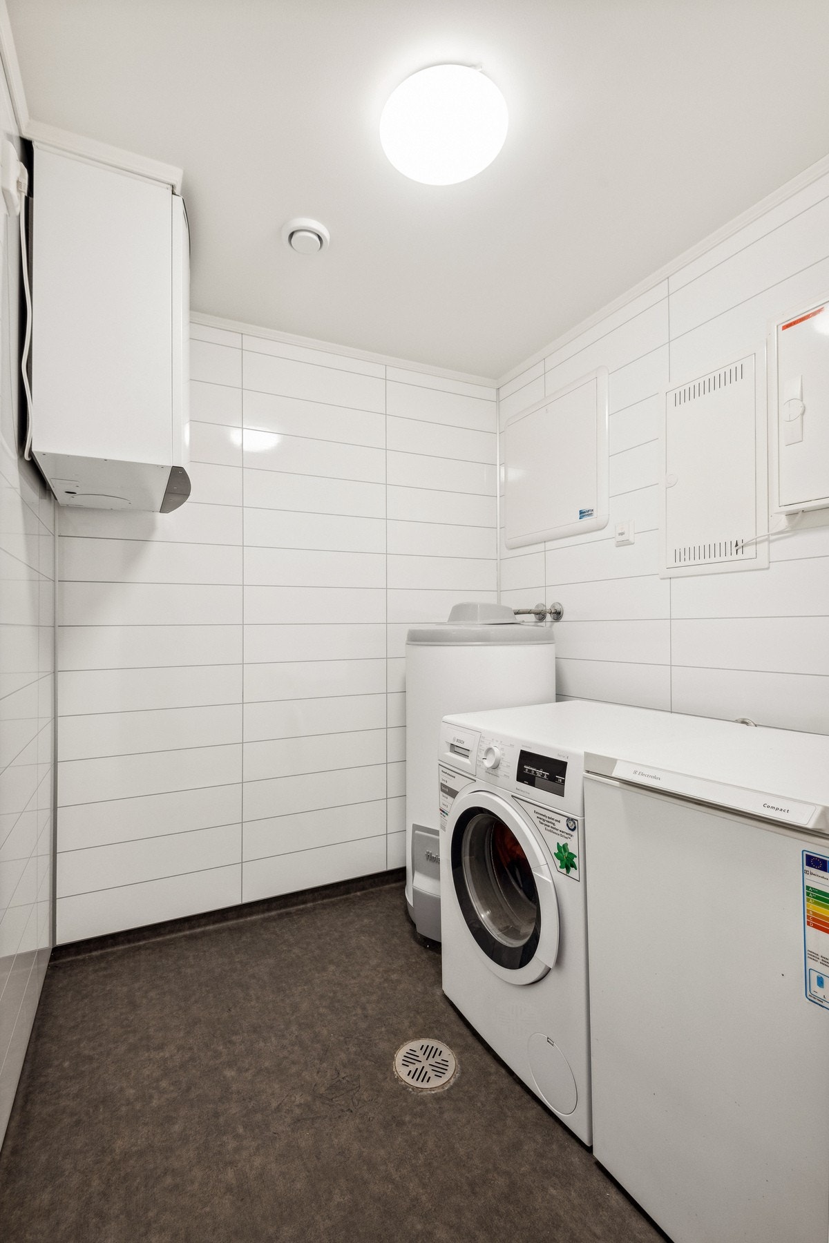 Bod/ vaskerom med opplegg for vaskemaskin Galleribilde