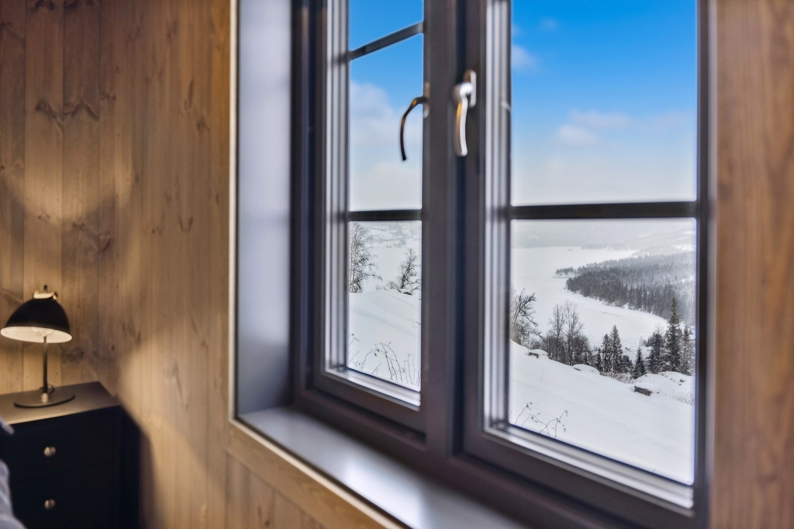 Utsikt mot nydelig fjellandskap Galleribilde