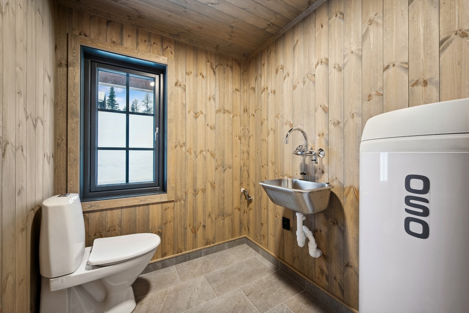 Vask/ teknisk rom -foto fra tilsvarende hyttemodell. Galleribilde