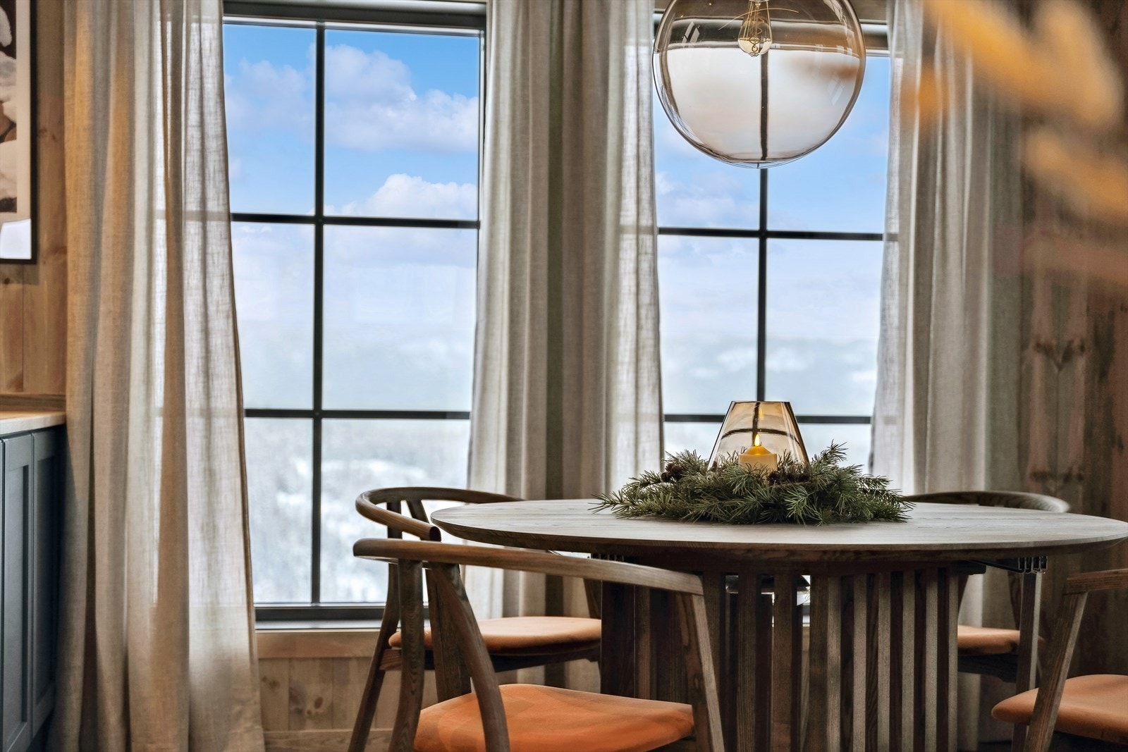 Spiseplass, foto fra tilsvarende hyttemodell Galleribilde