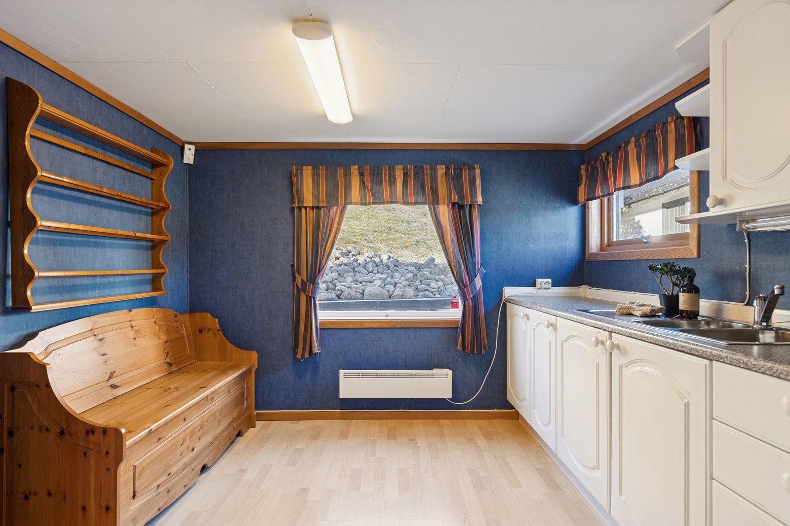 God skap og- benkeplass. Galleribilde