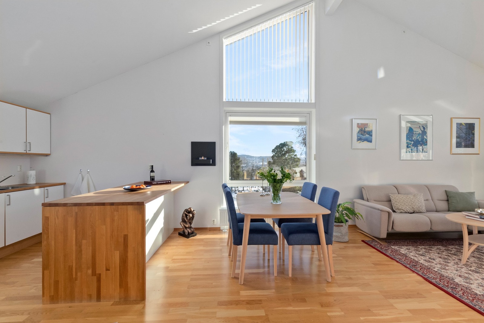 Her får du en gjennomtenkt planløsning med sømløse overganger. Galleribilde