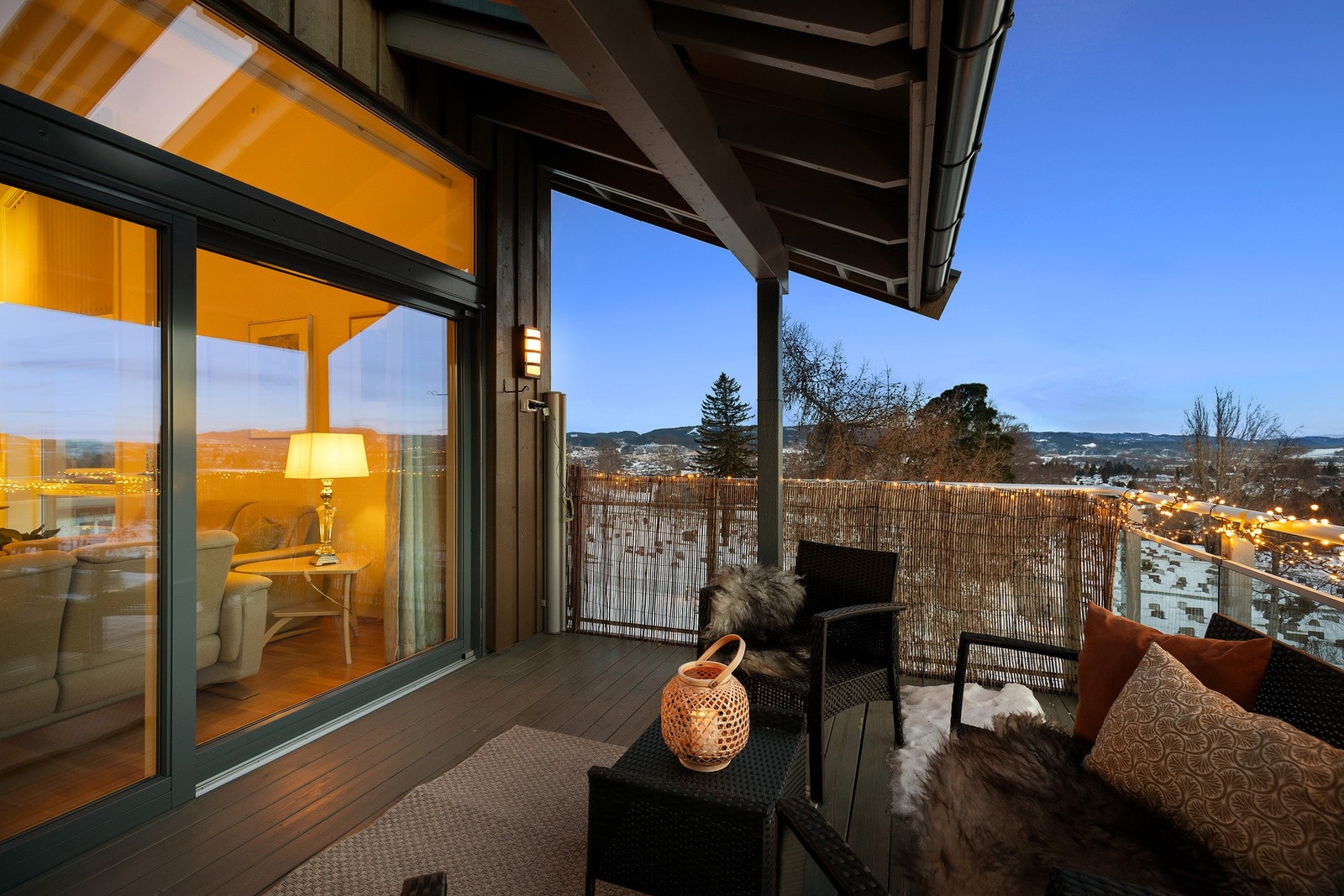 Balkongen sikrer herlig utsikt ut mot store deler av Trondheim. Galleribilde